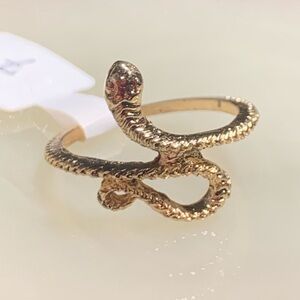 NWT Gold Tone Snake Fashion Ring Size 7